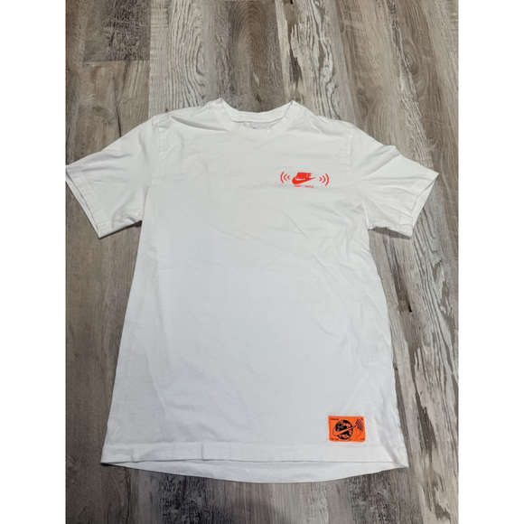Nike Air Max Swoosh FM Graphic T-Shirt White Orange Streetwear Mens M - Picture 2 of 5